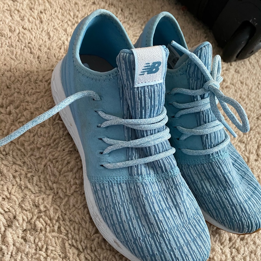 Like new teal new balance tennis shoes